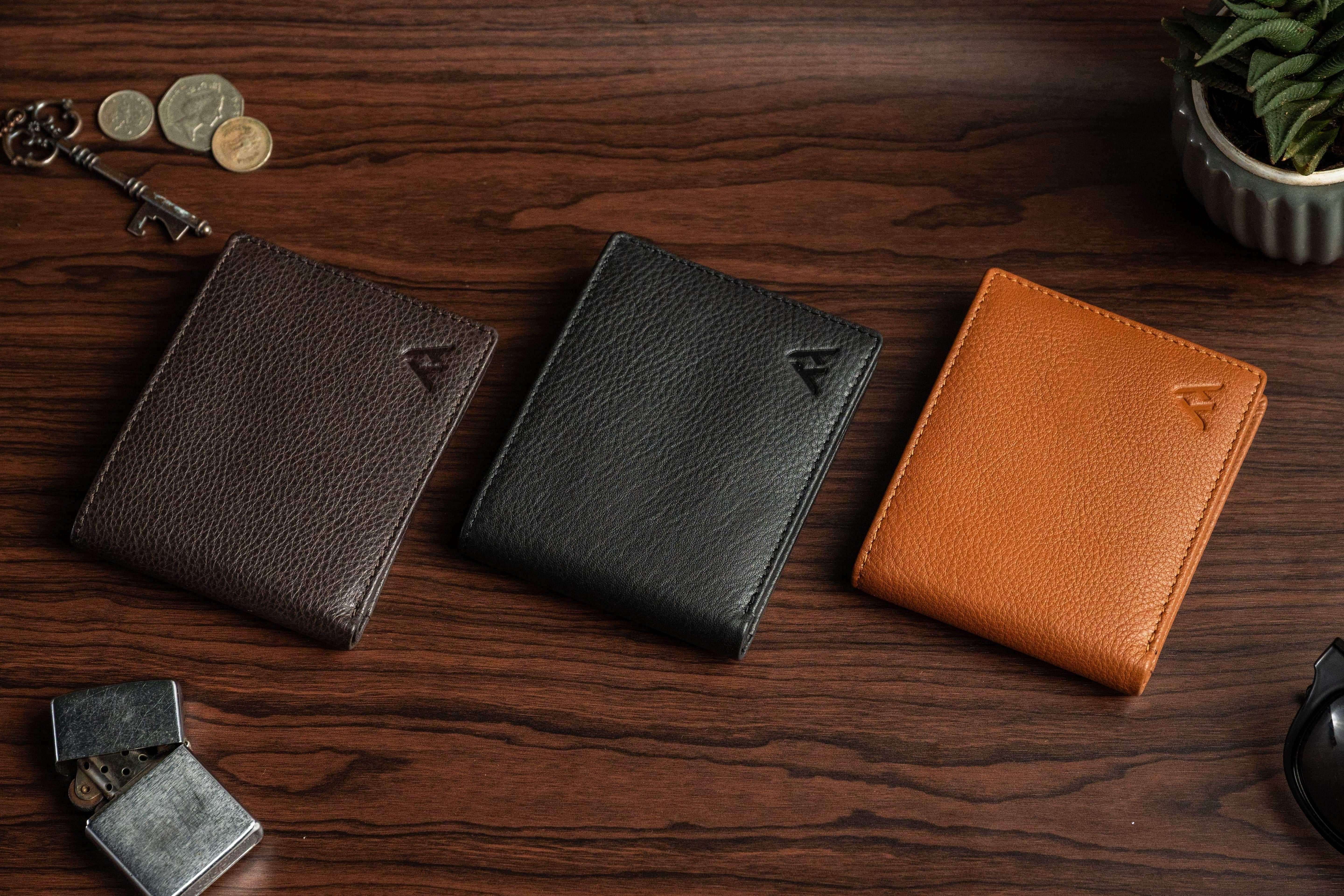 Men’s Bifold Wallet with High Card Capacity - Tom Tanners