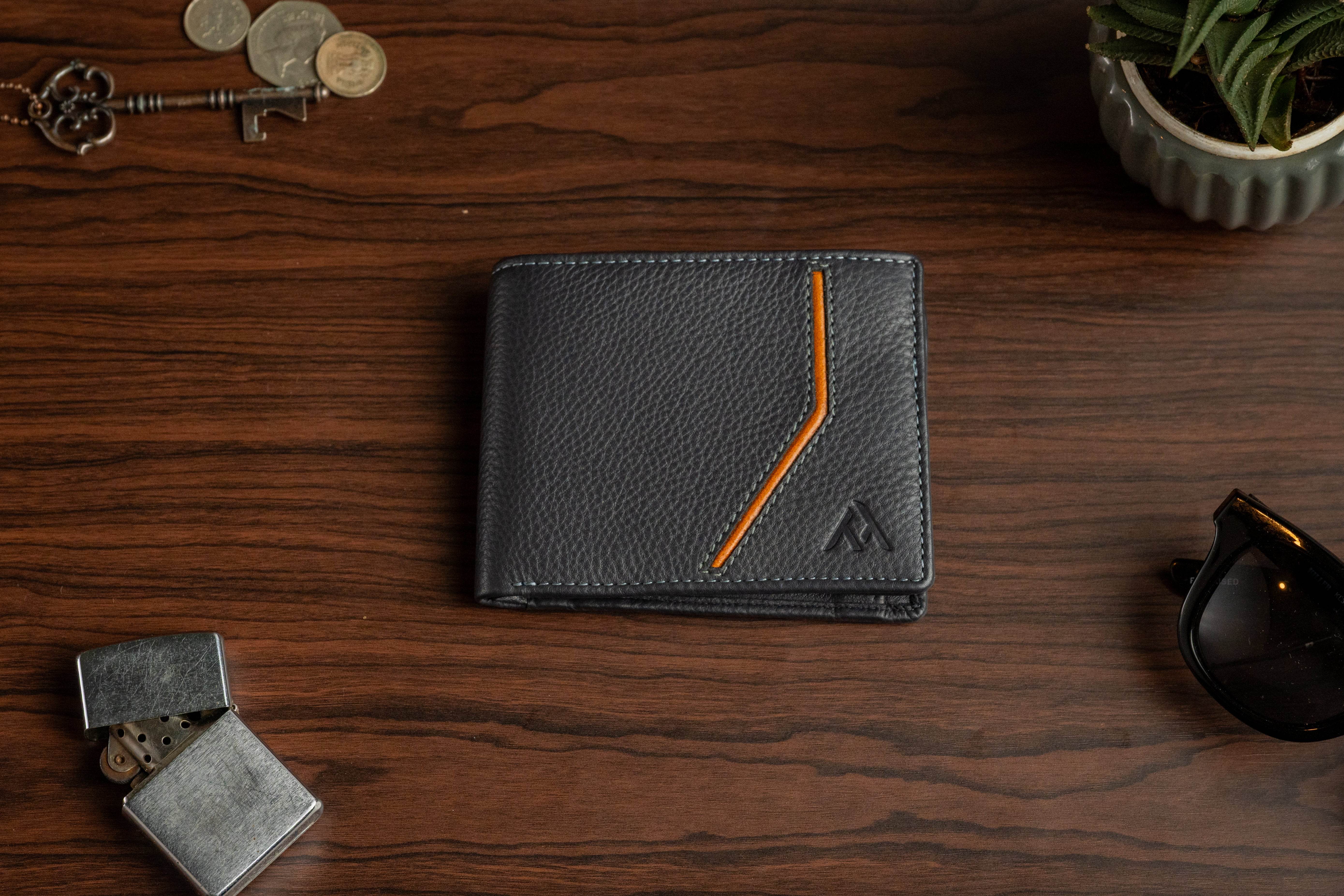 Men’s Designer Bifold Wallet with Extra Capacity - Tom Tanners