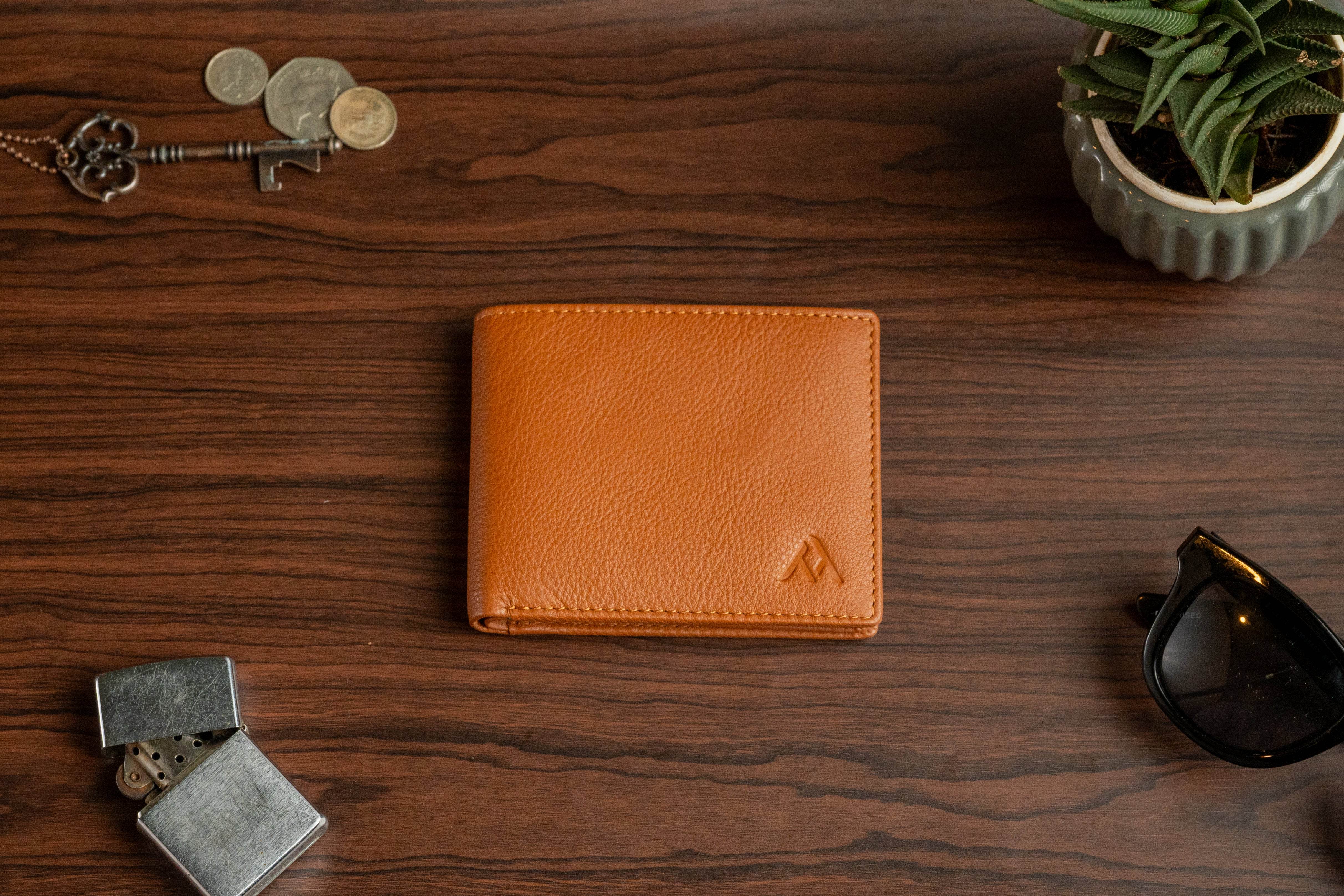 Men’s Bifold Wallet with High Card Capacity - Tom Tanners