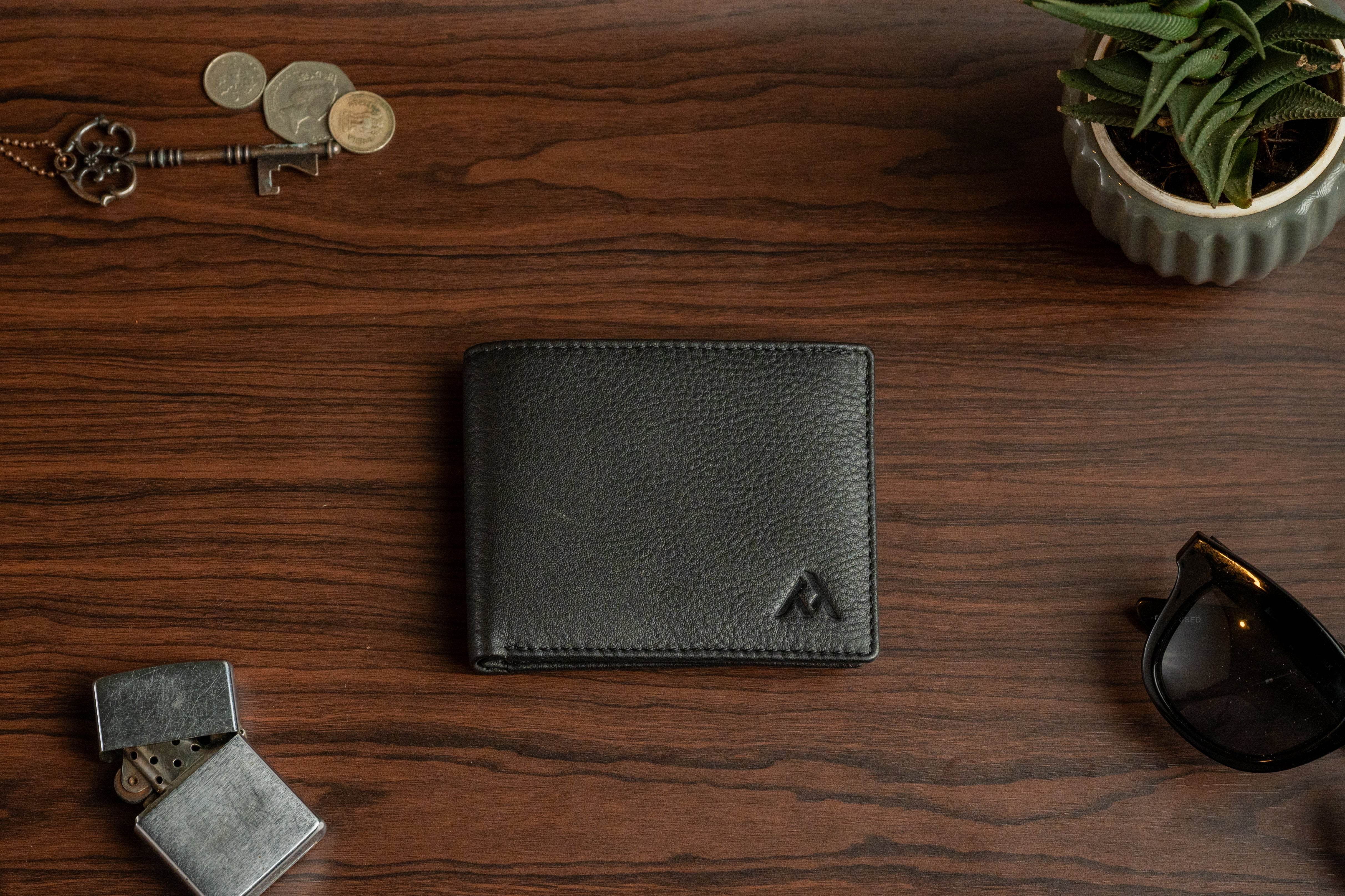 Men’s Bifold Wallet with High Card Capacity - Tom Tanners