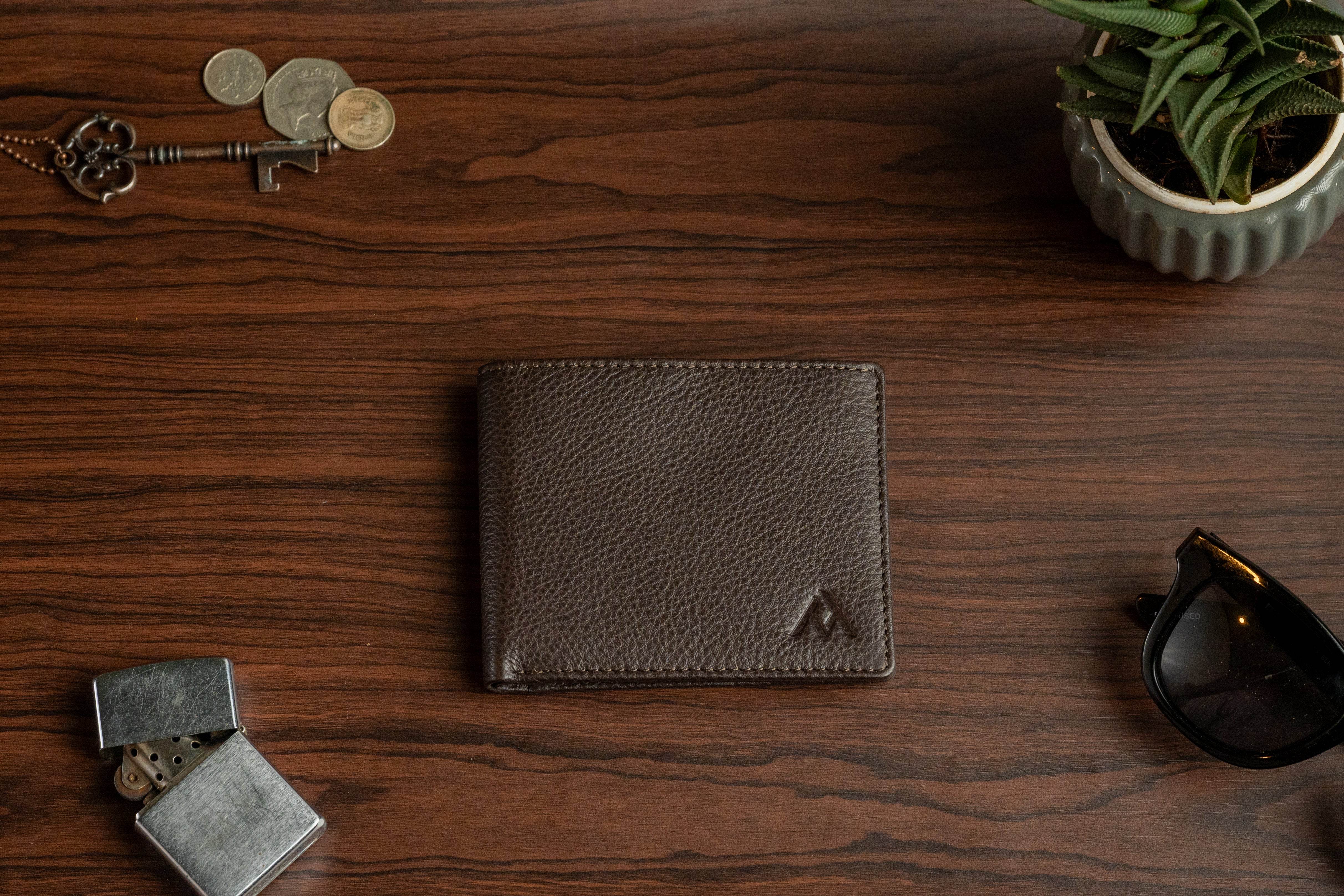 Men’s Bifold Wallet with High Card Capacity - Tom Tanners
