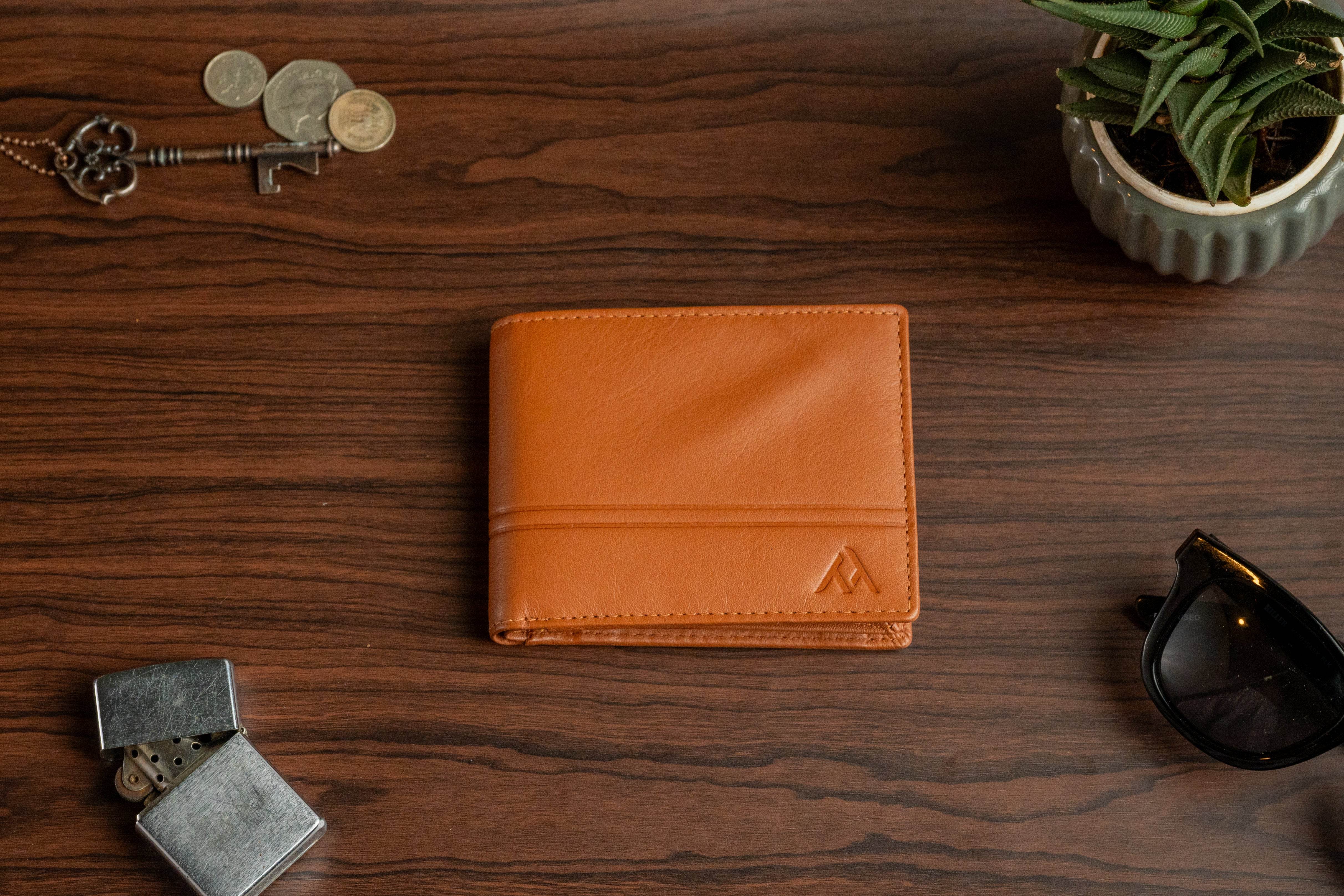 Men’s Bifold Leather Wallet with Extra Card Flap - Tom Tanners