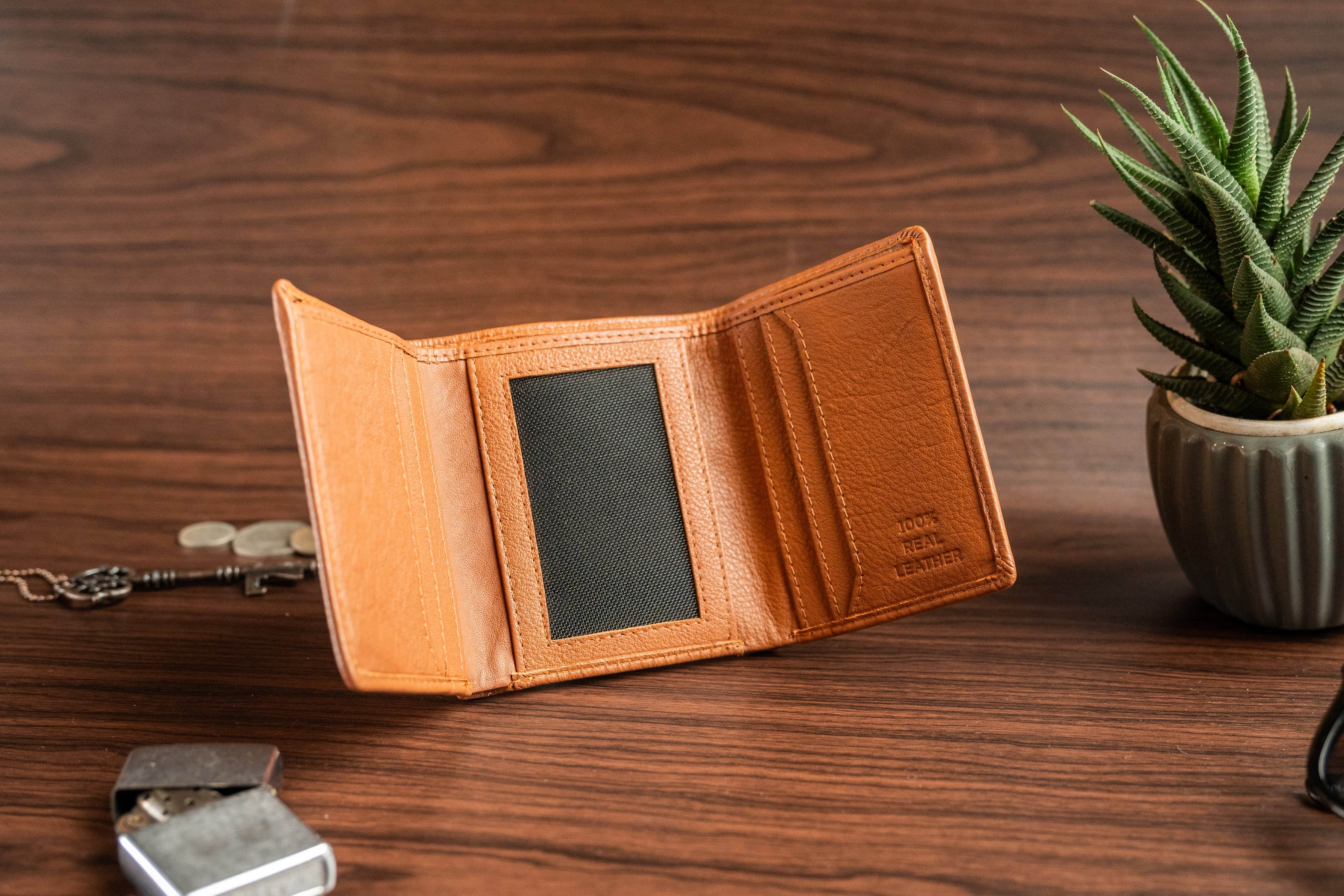 Men’s Trifold Leather Wallet - Tom Tanners