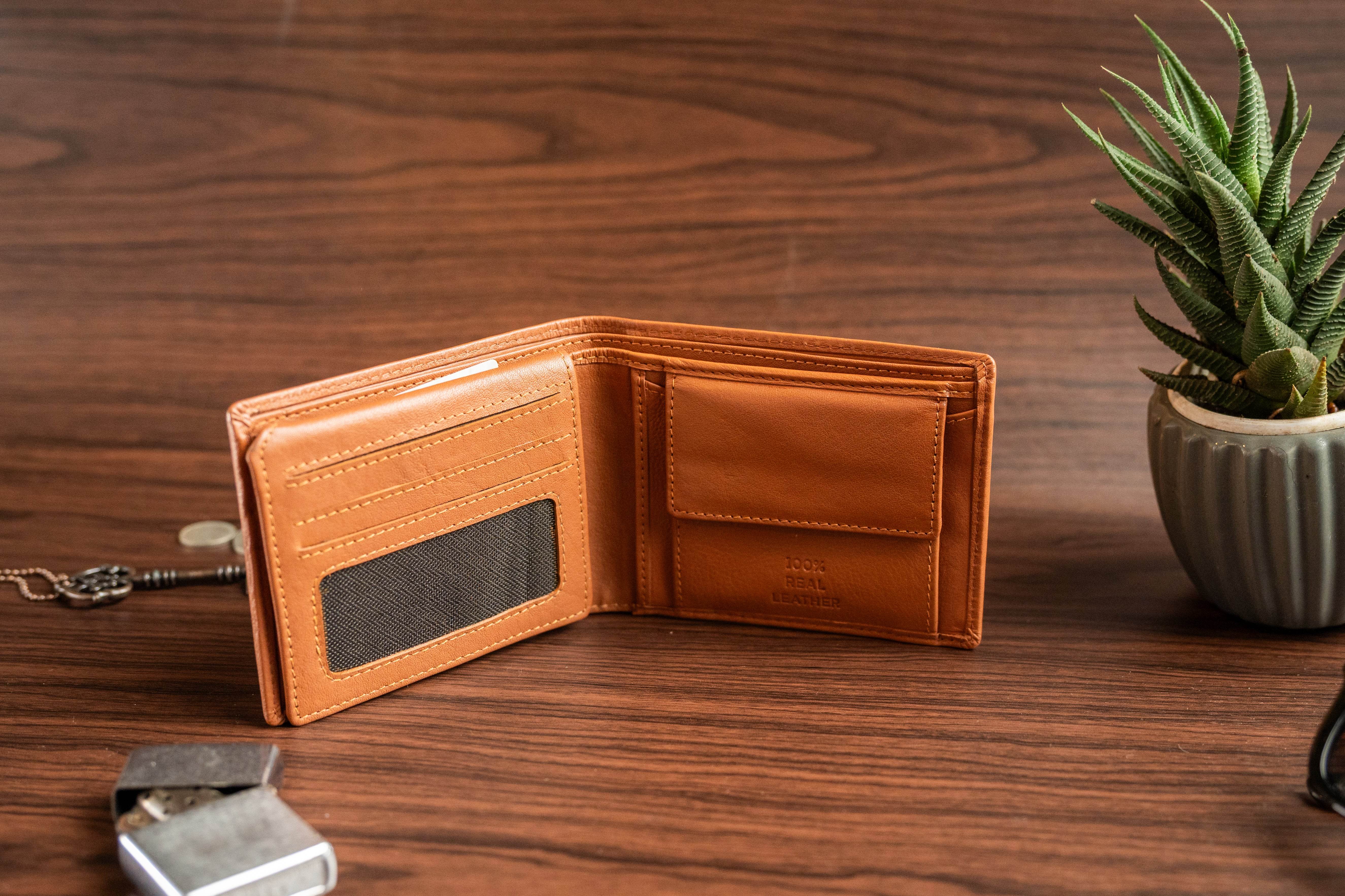 Men’s Bifold Leather Wallet with Extra Card Flap - Tom Tanners