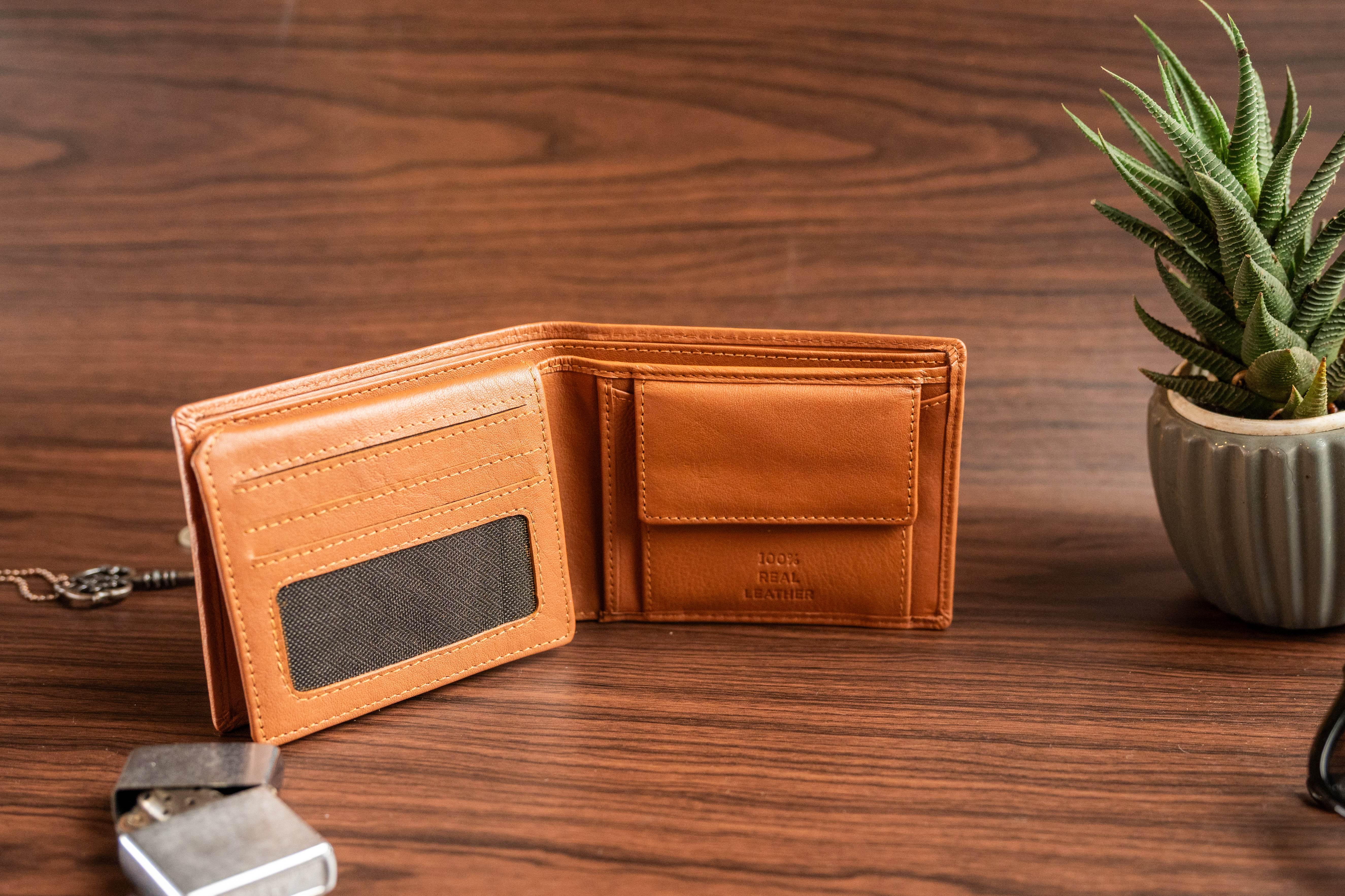 Men’s Bifold Leather Wallet with Extra Card Flap - Tom Tanners