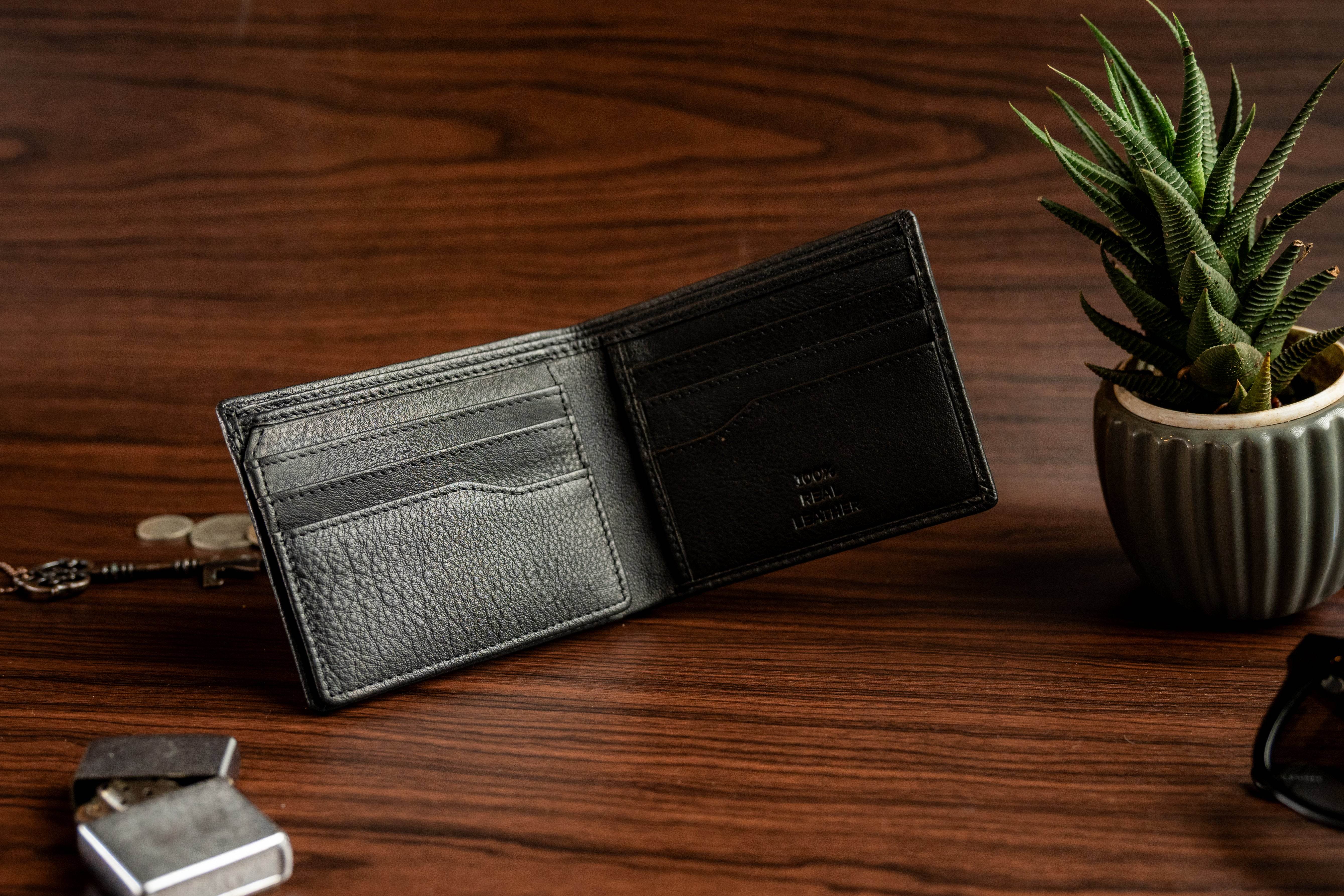 Men’s Bifold Wallet with High Card Capacity - Tom Tanners