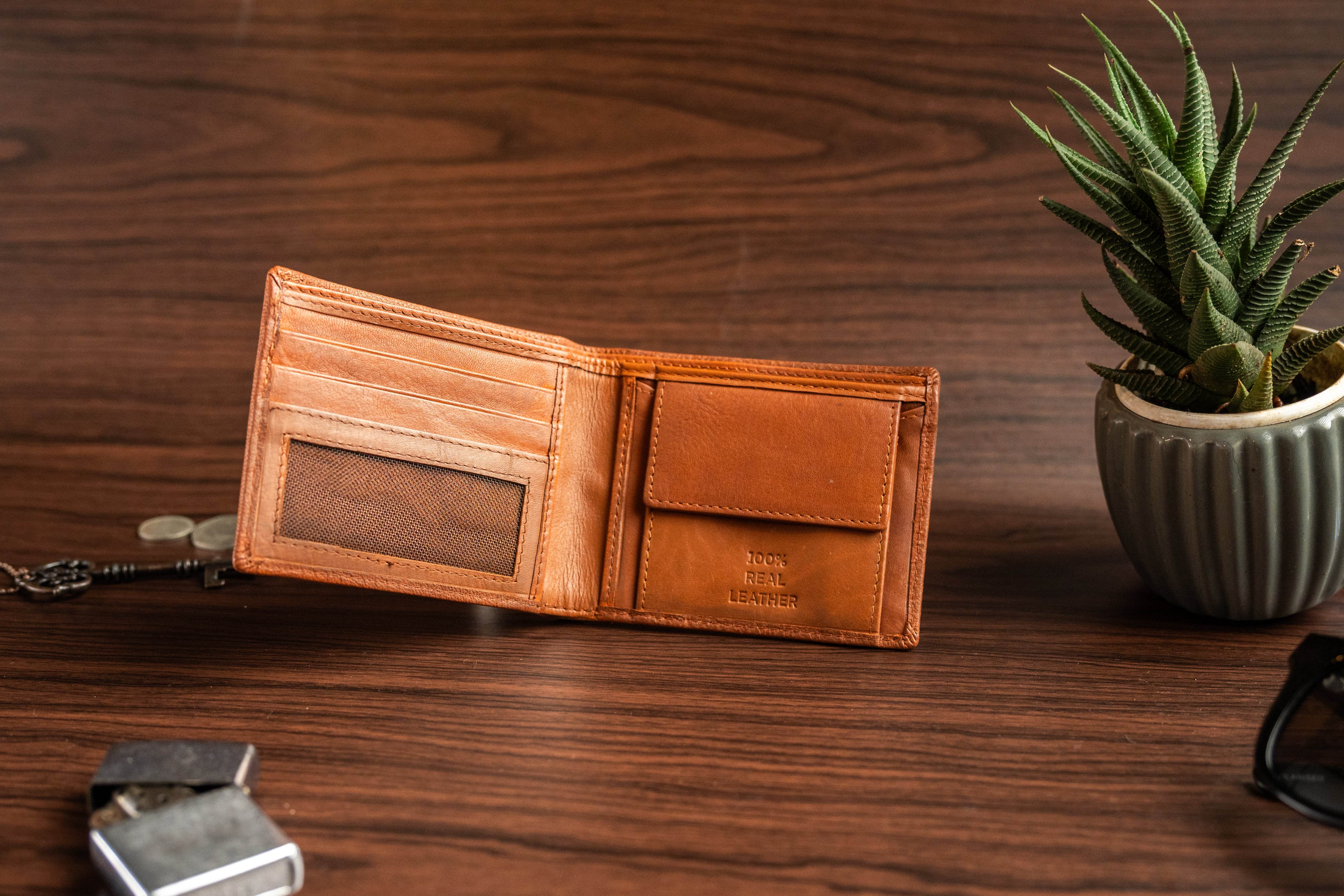 Men’s Bifold Wallet with Coin Pocket - Tom Tanners