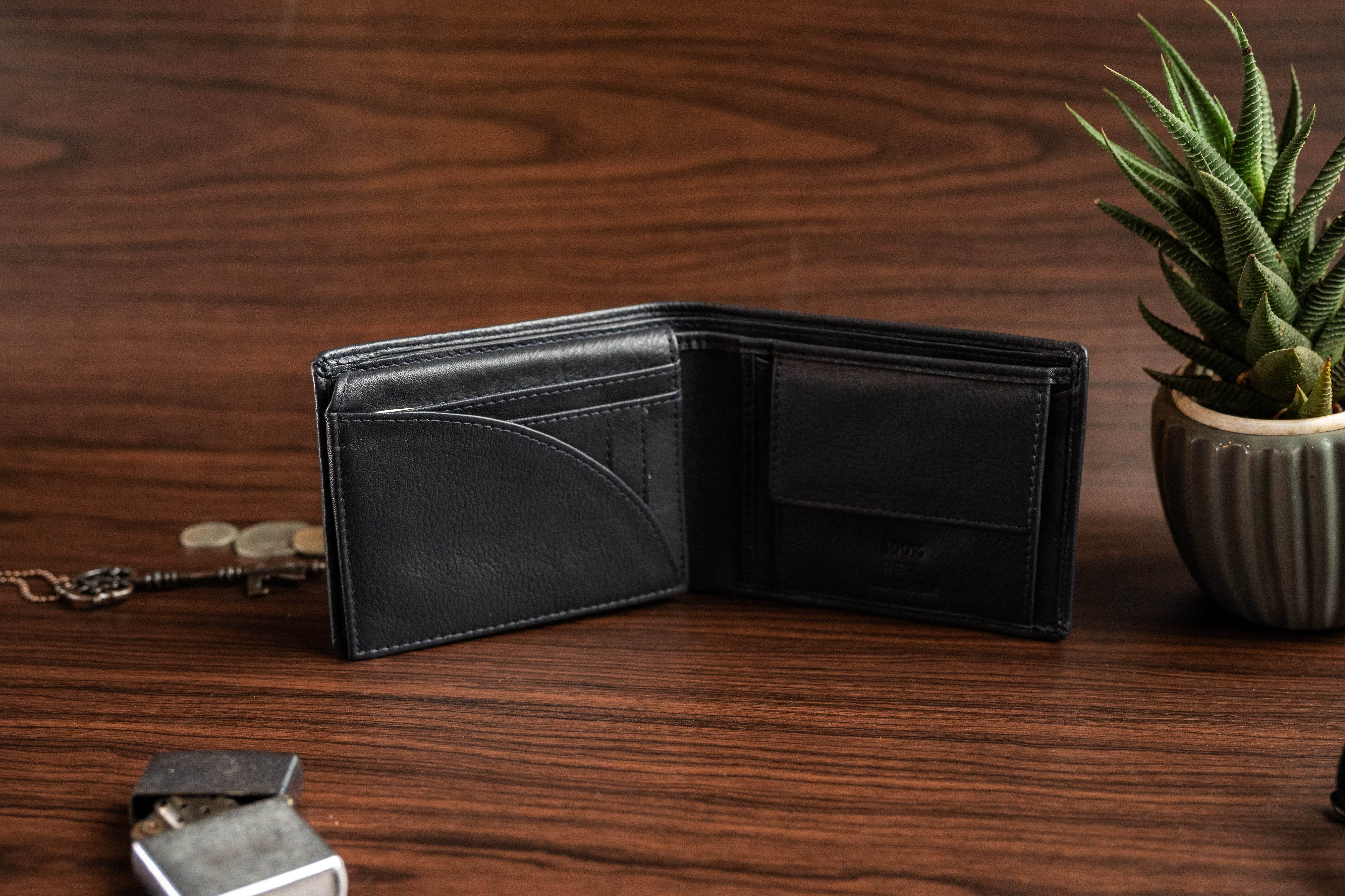 Men’s Designer Bifold Wallet with Extra Capacity - Tom Tanners